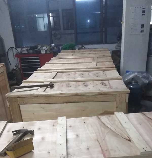 裝完箱子已經(jīng)天黑了