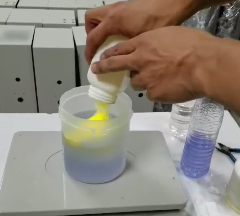 粘性材料和粉末混合 粘性材料和粉末混合